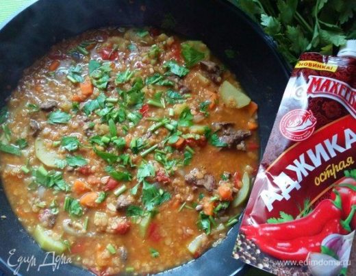 Дал из красной чечевицы с куриной печенью