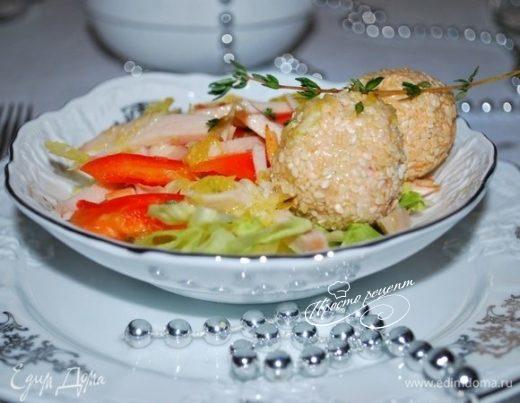 Салат с апельсиновым соусом и сливочным сыром