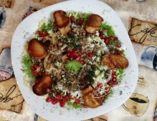 Легкий салат из куриной грудки, маринованной в кетчупе