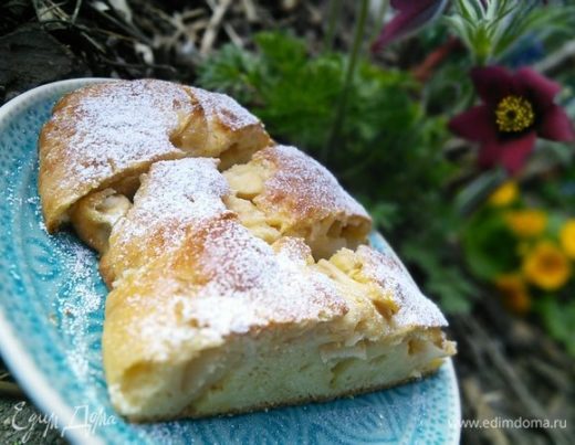 Творожный пирог с ванильным кремом и яблоками