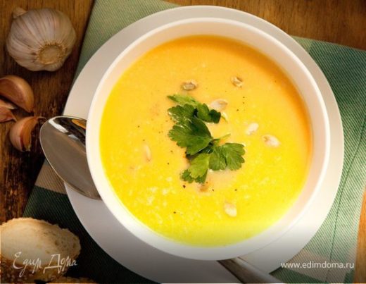Крем-суп из тыквы с сухариками и тыквенными семечками